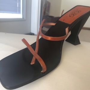 Metallic color sandal , new style Gorgeous on  feet 🚨🚨🚨🚨🎁🎁🎁